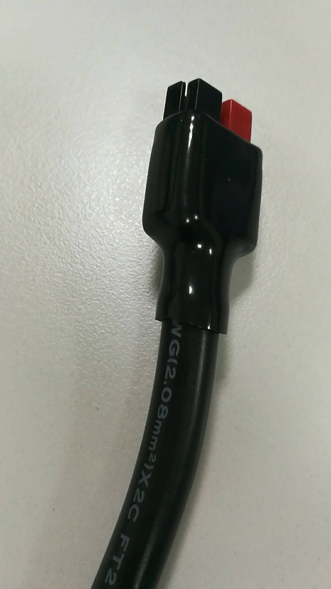 T bar connector with Anderson connector